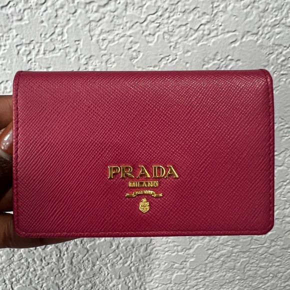 Prada Saffiano leather card holder! - Picture 4 of 10
